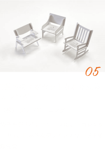 3種の椅子がセットされた立体カレンダー